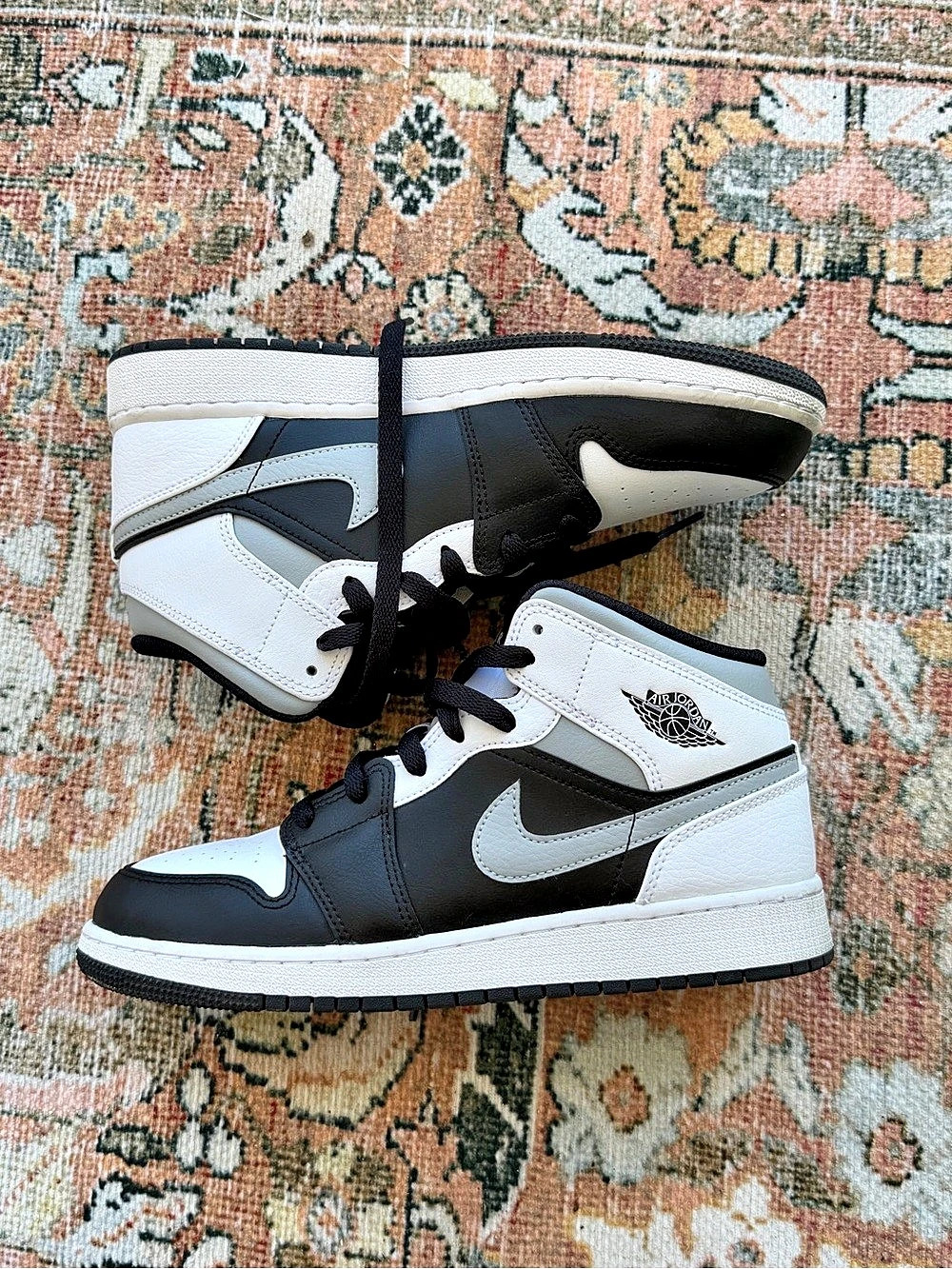 Air Jordan 1 Mid GS “White Shadow”
Grey Black & White Basketball Sneakers
